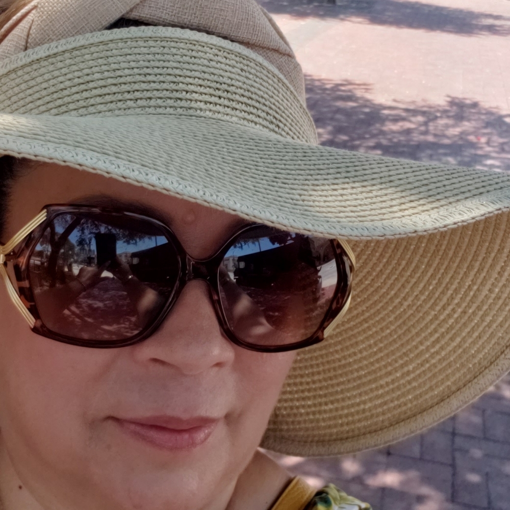 Meet your Posher, Felipa